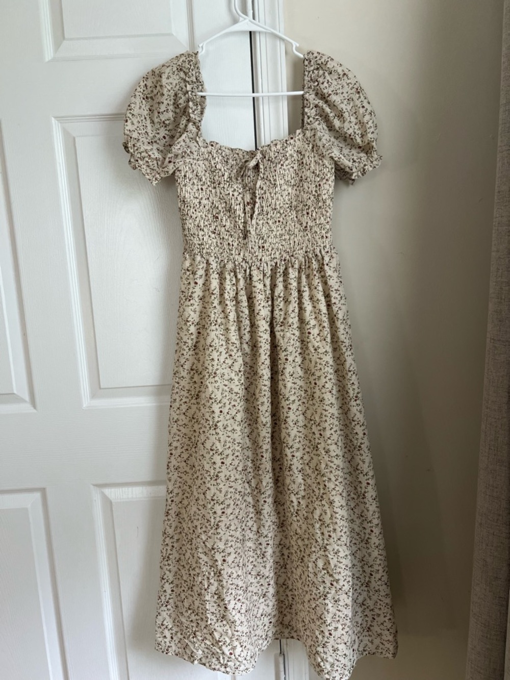 NWT Storia / Worth Collective Nya Beige Red Floral Smocked Dress Medium - Picture 2 of 16